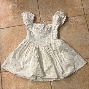 Chic White Floral Puff Sleeve Mini Dress